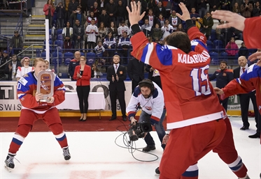 Russians take bronze, 3-0