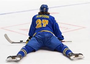 SPISSKA NOVA VES, SLOVAKIA - APRIL 15: Sweden's Jacob Olofsson #27 stretches during warm-up prior to preliminary round action against the Czech Republic at the 2017 IIHF Ice Hockey U18 World Championship. (Photo by Steve Kingsman/HHOF-IIHF Images)

